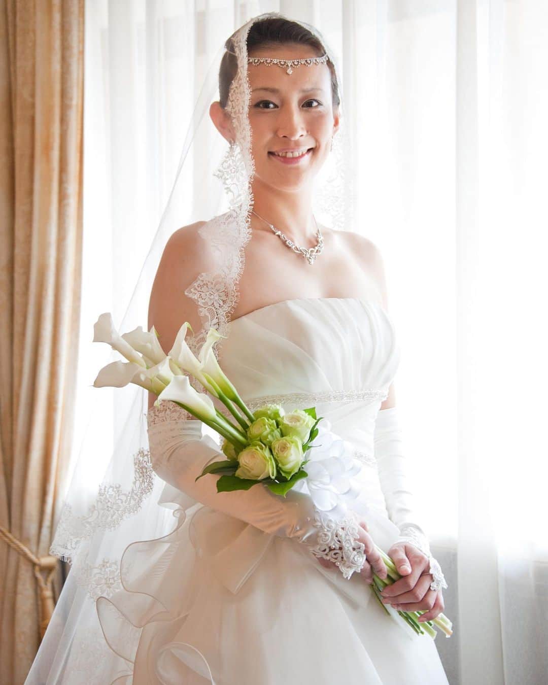 セレス高田馬場さんのインスタグラム写真 - (セレス高田馬場Instagram)「. . . 【生花ブーケ💐】 . . ブーケのデザインや色味は専任の コーデネーターとお打ち合わせを 行いながら決めていきます。 . . 何回でもお打ち合わせを行って 頂けるので、納得のいく自分だけの ブーケを是非作って下さい☺️✨ . . . . 💍》［ #セレス高田馬場 ］［ #セレス花嫁 ］で フェアの様子や当日レポをUP してね✨ こちらのアカウントでご紹介させて頂きます❣️ follow me👉 @celestakada . . 🤵👰》人気のブライダルフェアに参加しよう✨ 詳しくはTOPのURLからHPをcheck👀 . . セレス高田馬場💒 ☎️03-3207-5161 ［営業時間］11:00~19:00［定休日］木曜日 ※詳しくはHPをご確認下さい . . #CELES高田馬場#CELES花嫁#プレ花嫁#卒花嫁 #結婚式準備#挙式#大聖堂#結婚式#結婚式場 #ブライダルフェア#式場見学#東京花嫁 #高田馬場#wedding#前撮り#チャペル #全国のプレ花嫁さんと繋がりたい #全国の卒花嫁さんと繋がりたい #2021年春婚#2021年夏婚#2020年秋婚 #2020年冬婚#ブーケ#生花ブーケ#ドレスアイテム#ドレス小物」7月24日 13時53分 - celestakada