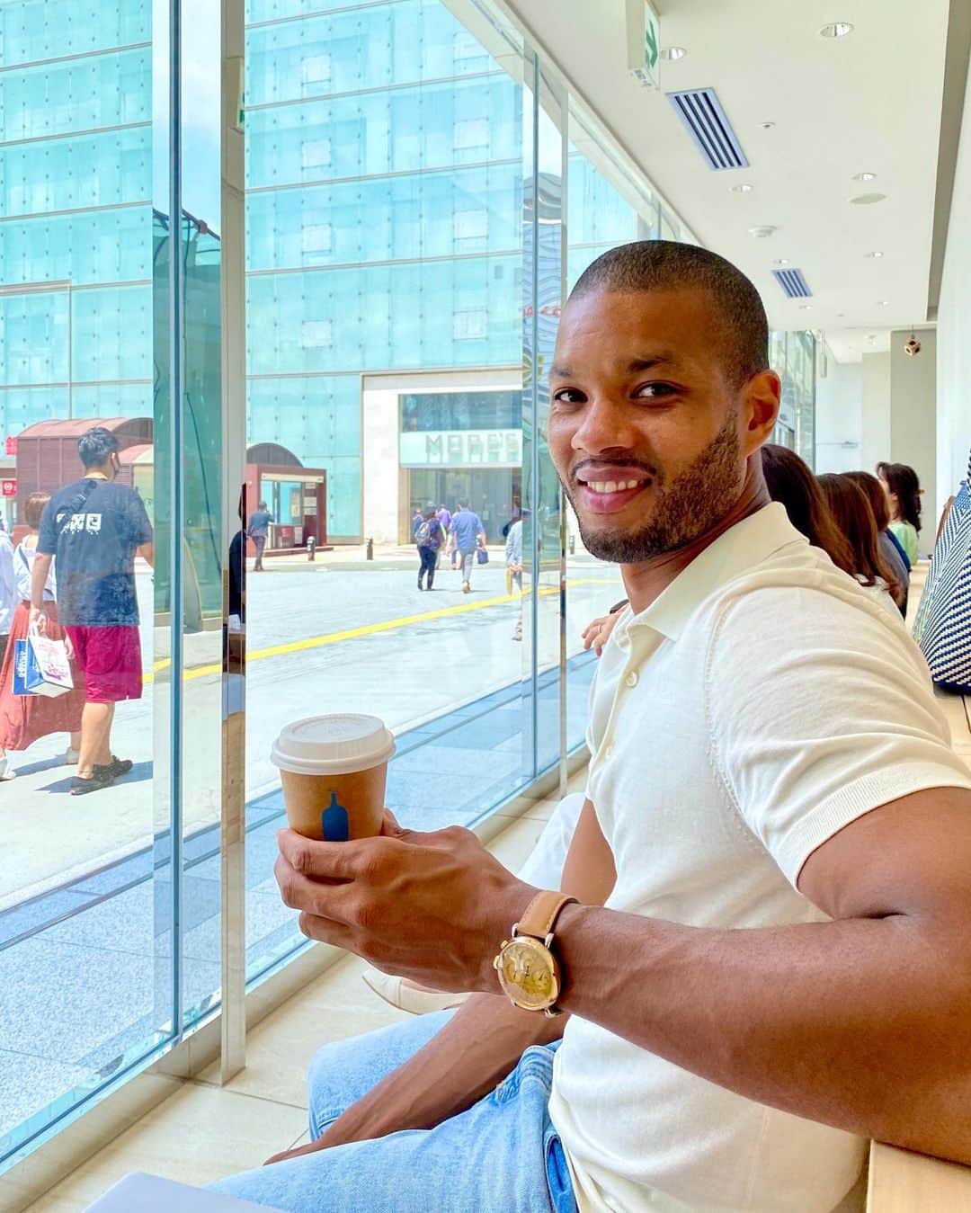 カルフィン・ヨン・ア・ピンのインスタグラム：「My new favorite coffee spot in Yokohama @bluebottlejapan」