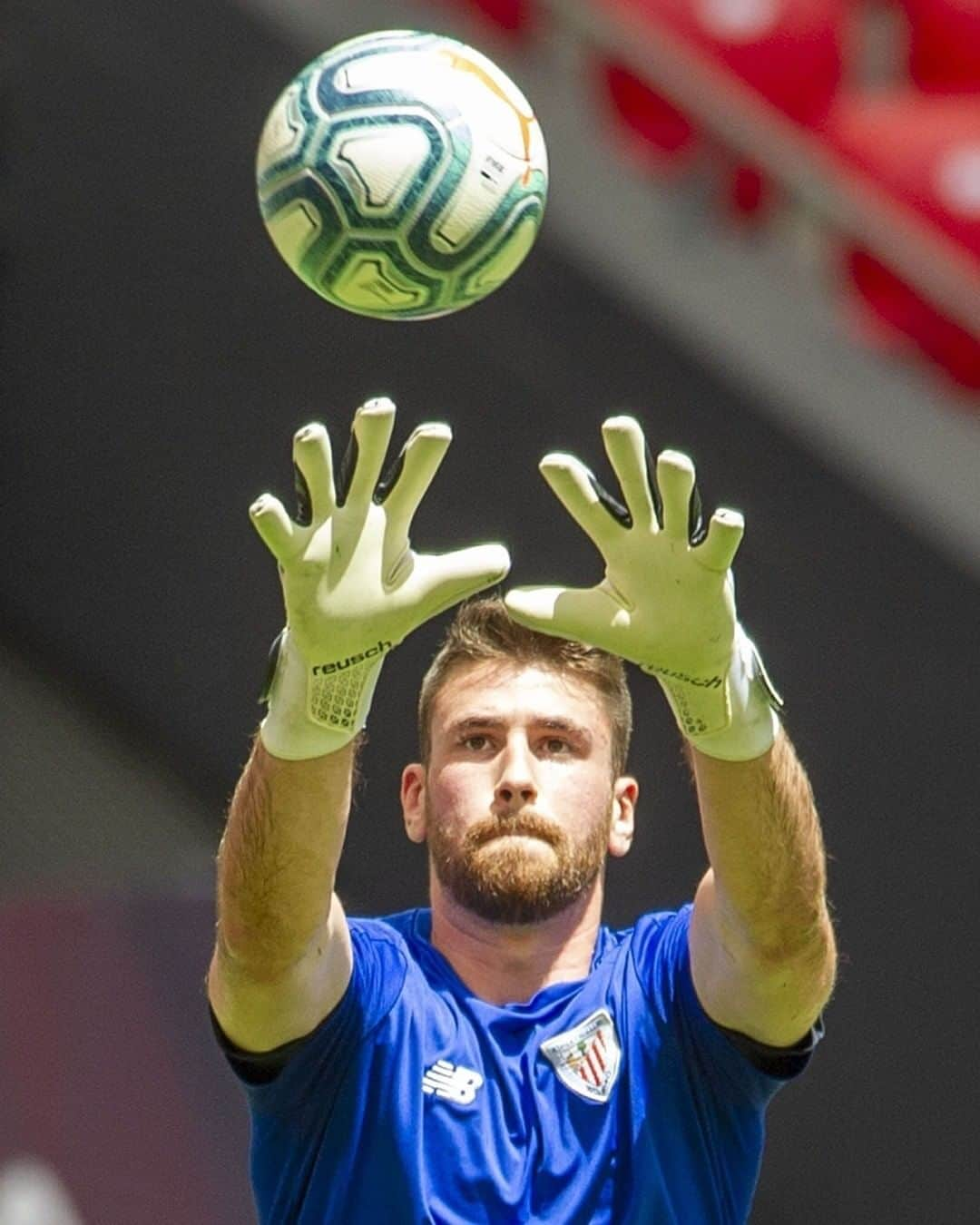 LFPさんのインスタグラム写真 - (LFPInstagram)「A real MAGICIAN! 🧙‍♂️🧤 • ¡Un verdadero MAGO! ⚽ • #UnaiSimon #Athletic #LaLiga #LaLigaSantander #Keepers」7月24日 14時10分 - laliga