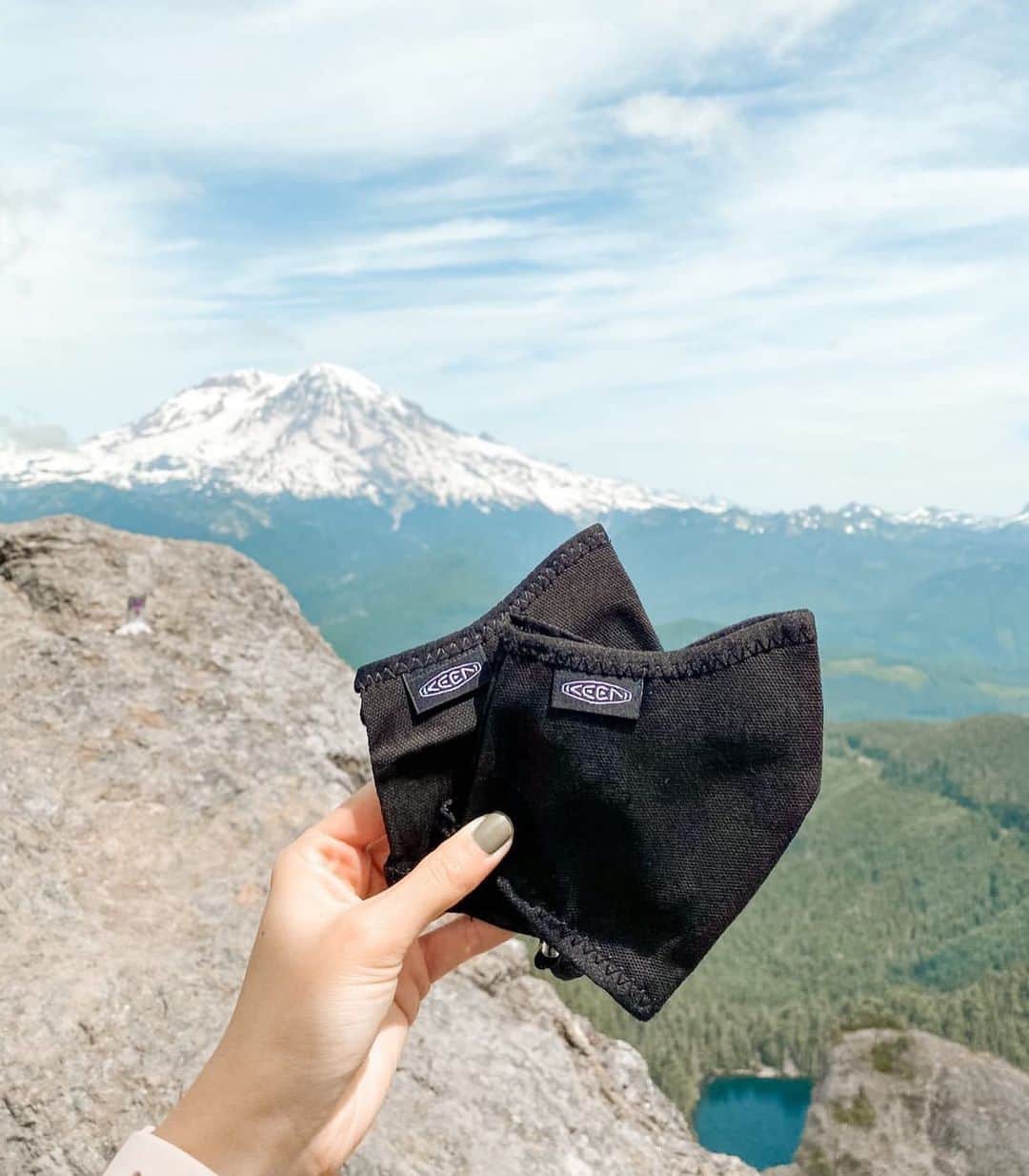 のインスタグラム：「You asked, we answered. The Together Mask is back in stock! Comfortable to wear and easy to share. Wear masks. Love others. Link in bio to shop. #TogetherWeCanHelp. 📸: @thekarebear」