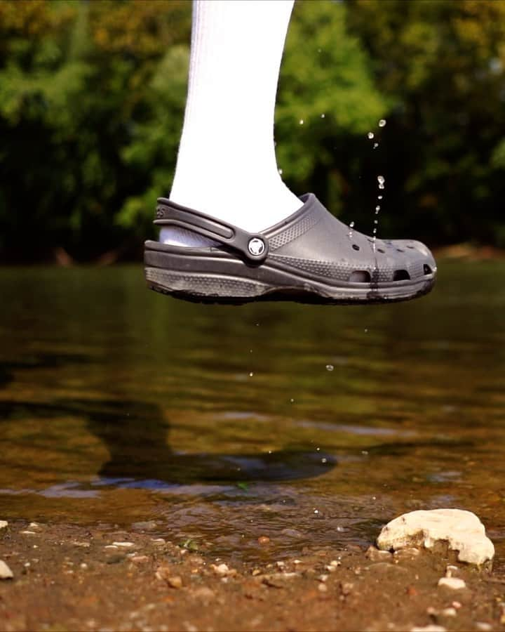 Dream Beardのインスタグラム：「Last year I recorded my first music video with some incredible friends. We basically just had fun like always, and I hit record. If you’re lookin for a good time...  Swipe to watch me clean the mud off my camera after this epic shot. @crocs on with the sock on.  My Boyz: @mylonaustin  @hunteradkins_  @scooproberts  @codyquistad  @mattymullins  @hillionstn」