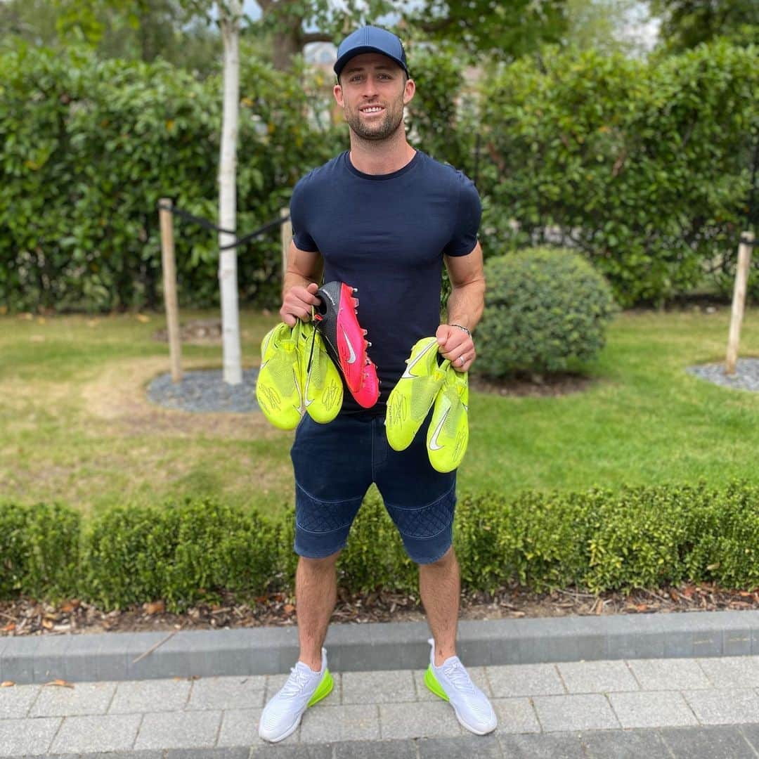 ガリー・ケーヒルさんのインスタグラム写真 - (ガリー・ケーヒルInstagram)「I am giving away 3 signed pairs of my @nike boots!  All you have to do to be in with a chance of winning is like this post & tag 3 of your friends who might like to get involved in the comments below.  Winners will be picked at random and announced on the 1st of August. Good luck!  #giveaway #nike #nikefootball #phantomvsn」7月25日 1時08分 - garyjcahill