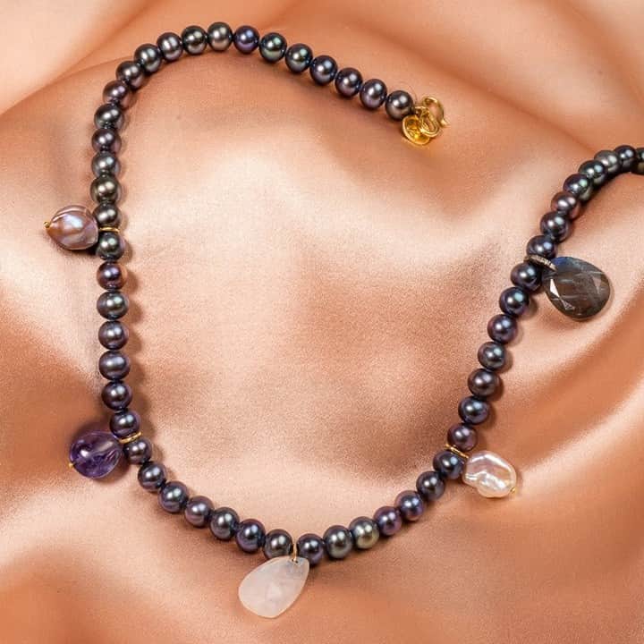 ジェイドジャガーさんのインスタグラム写真 - (ジェイドジャガーInstagram)「Black pearl and charm necklace with moonstone and Tanzanite charms ⠀⠀⠀⠀⠀⠀⠀⠀⠀ ⠀⠀⠀⠀⠀⠀⠀⠀⠀ For enquires email us at sales@jadejagger.com⠀⠀⠀⠀⠀⠀⠀⠀⠀ ⠀⠀⠀⠀⠀⠀⠀⠀⠀ #blackpearls #charmnecklace #pearlnecklace」7月25日 1時04分 - jadejezebeljagger