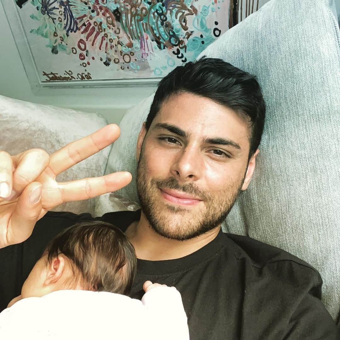 ケヴィン・フォラントのインスタグラム：「Stolzer 2-facher Papa ❤️ #22.7.20 #👨‍👩‍👧‍👧」