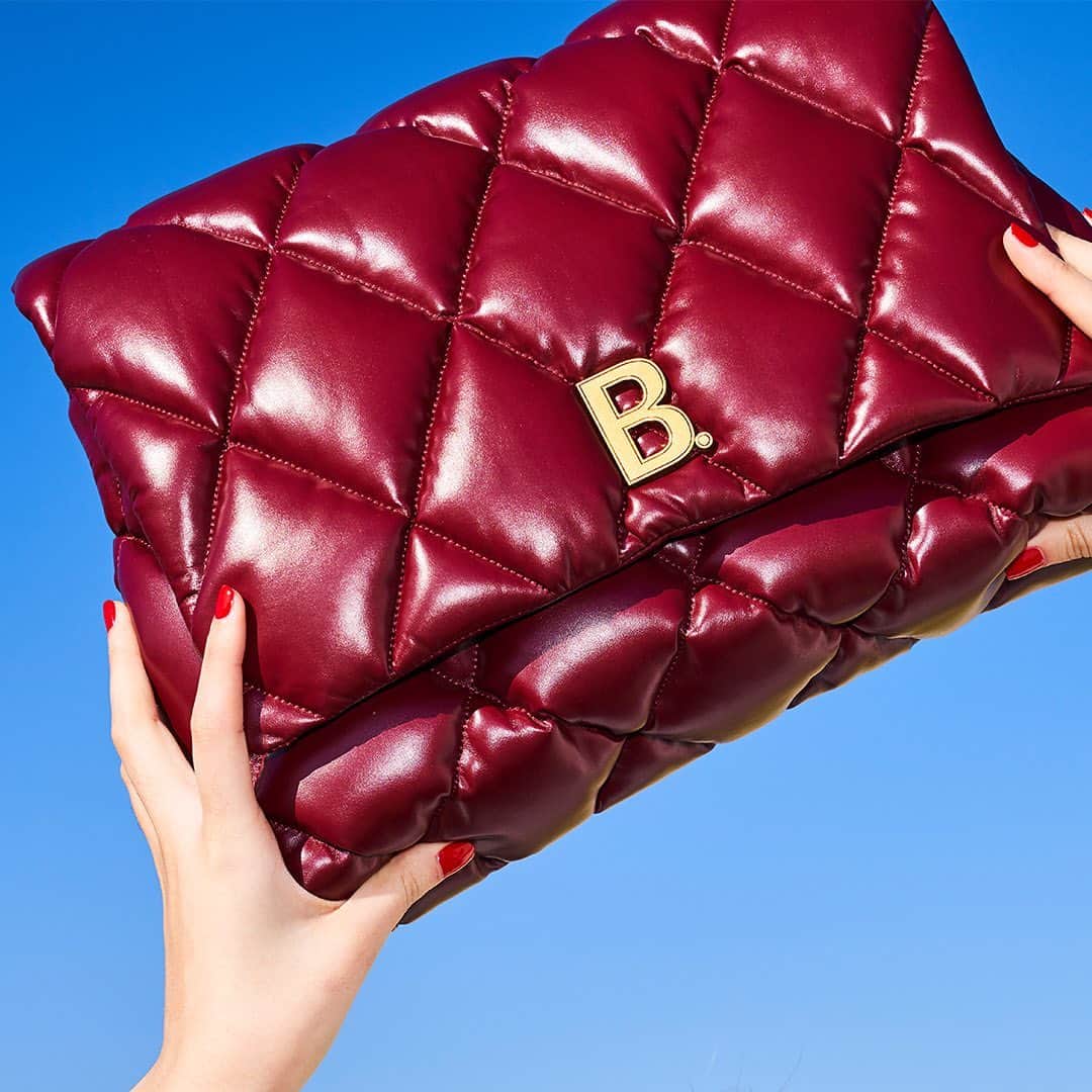 Saks Fifth Avenueのインスタグラム：「The quilted clutch that has us texting everyone we know, "OMB" (Oh. My. @balenciaga.)」