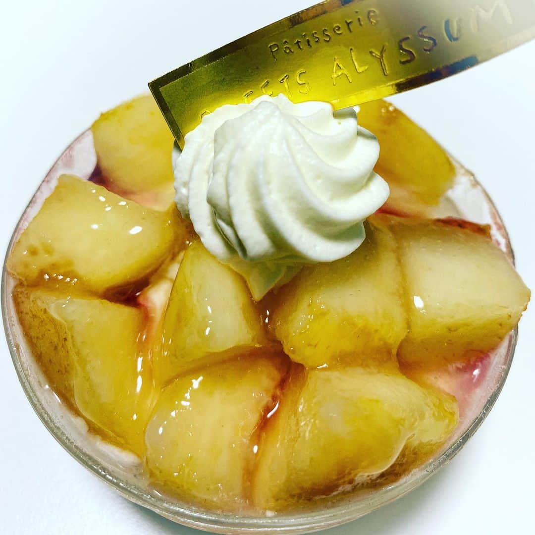 DJ ATSUのインスタグラム：「あー。こんな時間に。﻿ ﻿ 桃のケーキ🧁🍑 🧁🍑 ﻿ 美味しい♪」