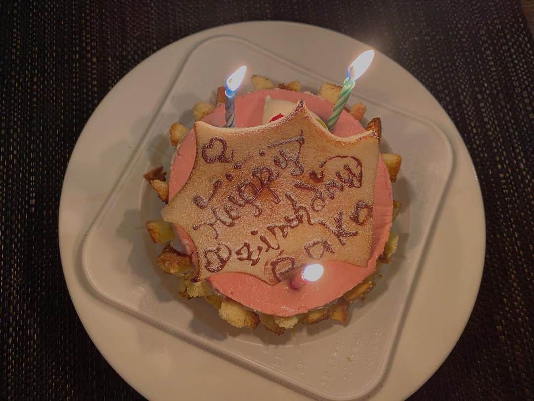 大久保桜子さんのインスタグラム写真 - (大久保桜子Instagram)「皆本当にありがとう。よーし、22歳頑張る。 でもさ、うまい棒でも嬉しいとは確かに言ったけど。 え、駄菓子屋にするつもりですか。 #ケーキ #うまい棒 #うまい棒食べ放題」7月24日 23時47分 - sakurako.official