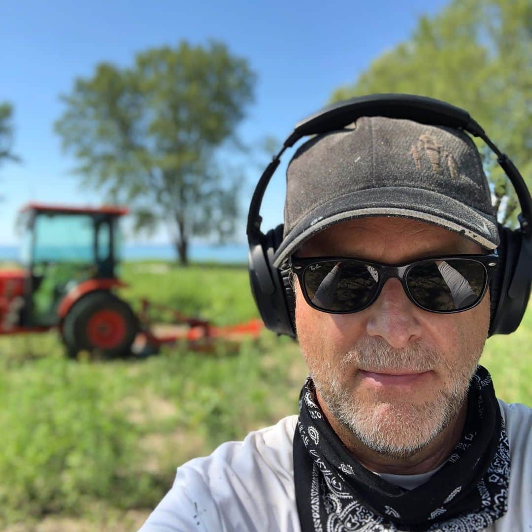 デイブ・クーリエさんのインスタグラム写真 - (デイブ・クーリエInstagram)「A Michigan boy and his new brush hog and his tractor. I’m really going to “cut it out!” Beautiful day on the most beautiful property on Lake St. Clair. #cutitout #northernhillbilly #farmboy #michigan #michiganders #lakefront #lakefrontliving #lakefrontproperty」7月24日 23時57分 - dcoulier