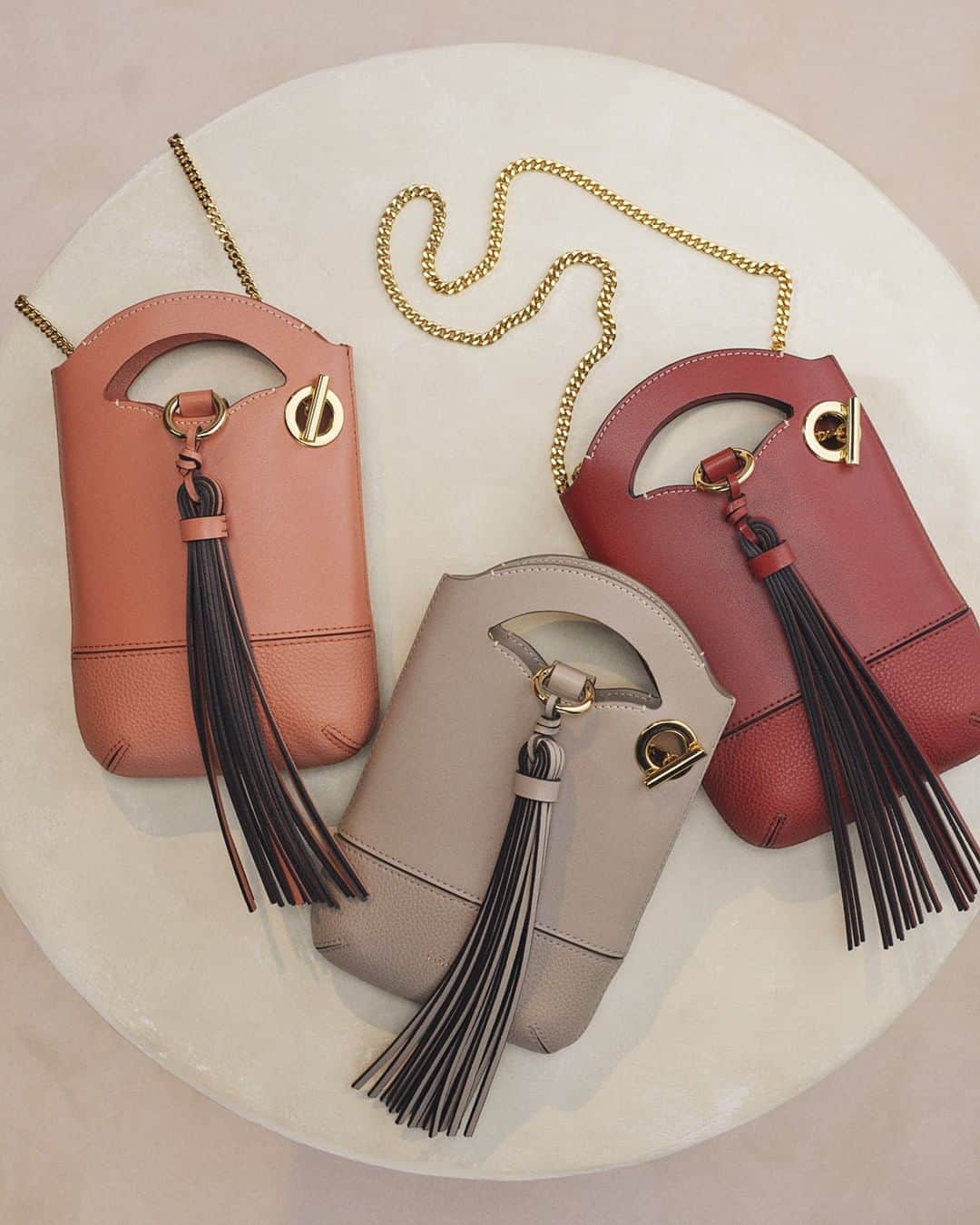 Chloéさんのインスタグラム写真 - (ChloéInstagram)「Introducing the Walden phone pouch: compact-sized and imbued with character  Shop #CHLOEfall20 accessories available in boutiques and on chloe.com  #CHLOE」7月25日 0時00分 - chloe