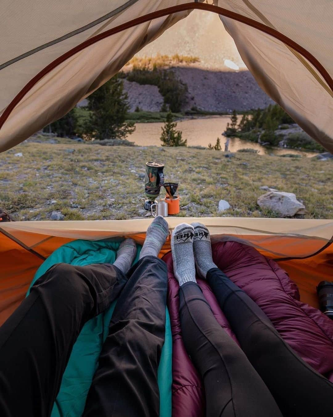 REIさんのインスタグラム写真 - (REIInstagram)「Camp is where you pitch it. Enjoy all the goodness of summer camping close to home. Tag us in your campout photos with #REIchallenge. ⛺#RecreateResponsibly  Photo: @zarafong」7月25日 0時01分 - rei