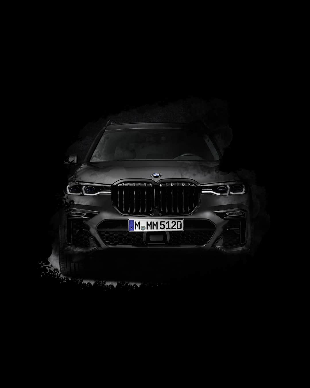 BMWさんのインスタグラム写真 - (BMWInstagram)「High quality design, born in darkness.  The BMW X7 Dark Shadow Edition.  #TheX7 #BMW #X7 __ BMW X7 M50i: Fuel consumption in l/100 km (combined): 11.1–10.9. CO2 emissions in g/km (combined): 252–248.  Further information: www.bmw.com/disclaimer. Acceleration (0-100 km/h): 4.7 s. Power: 390 kW, 530 hp, 750 Nm. Top speed (limited): 250 km/h.」7月25日 0時18分 - bmw