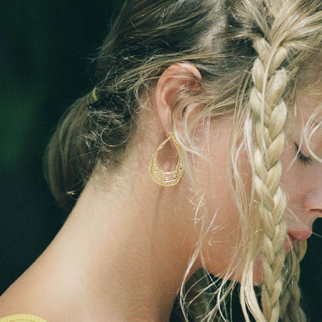 オーレリービダマンのインスタグラム：「Braided lace #finejewelry #dentelle #summerwithaureliebidermann」