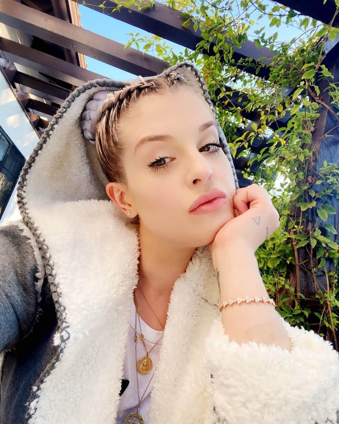 ケリー・オズボーンのインスタグラム：「It’s the weekend. Do something that your future self will thank you for!!!」