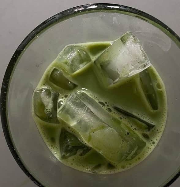 Marianna Hewittのインスタグラム：「matcha morning 🍵 do you like coffee or matcha? or do you not have caffeine?」