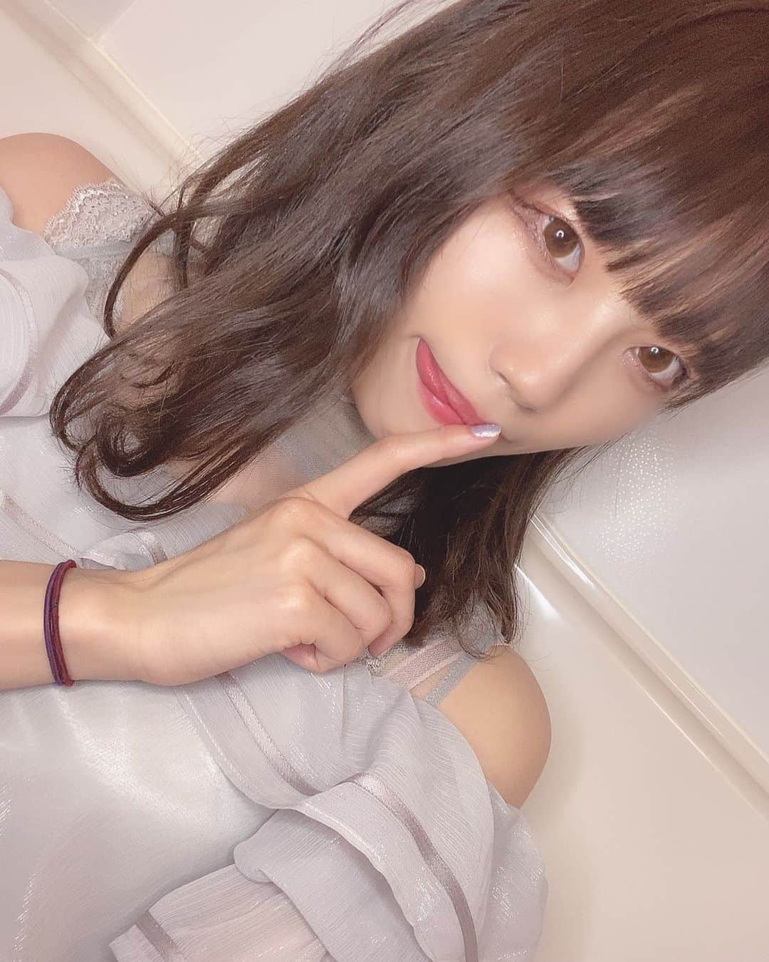 石原美沙紀のインスタグラム：「LEDライトの新しいものが届いたので自撮り❤️📸#自撮り #セルフィー #セルカ #fashion #love #セクシーお姉さん #オシャレ #メイク #撮影 #model #instagood #outfit #girl #コーデ #洋服 #アイドル #look #f4f #盛り職人 #インスタアート #カメラ好きな人と繋がりたい #写真部 #東京カメラ部 #portrait_shots #フォロー #instafollow #japan #いいね #follow #被写体」