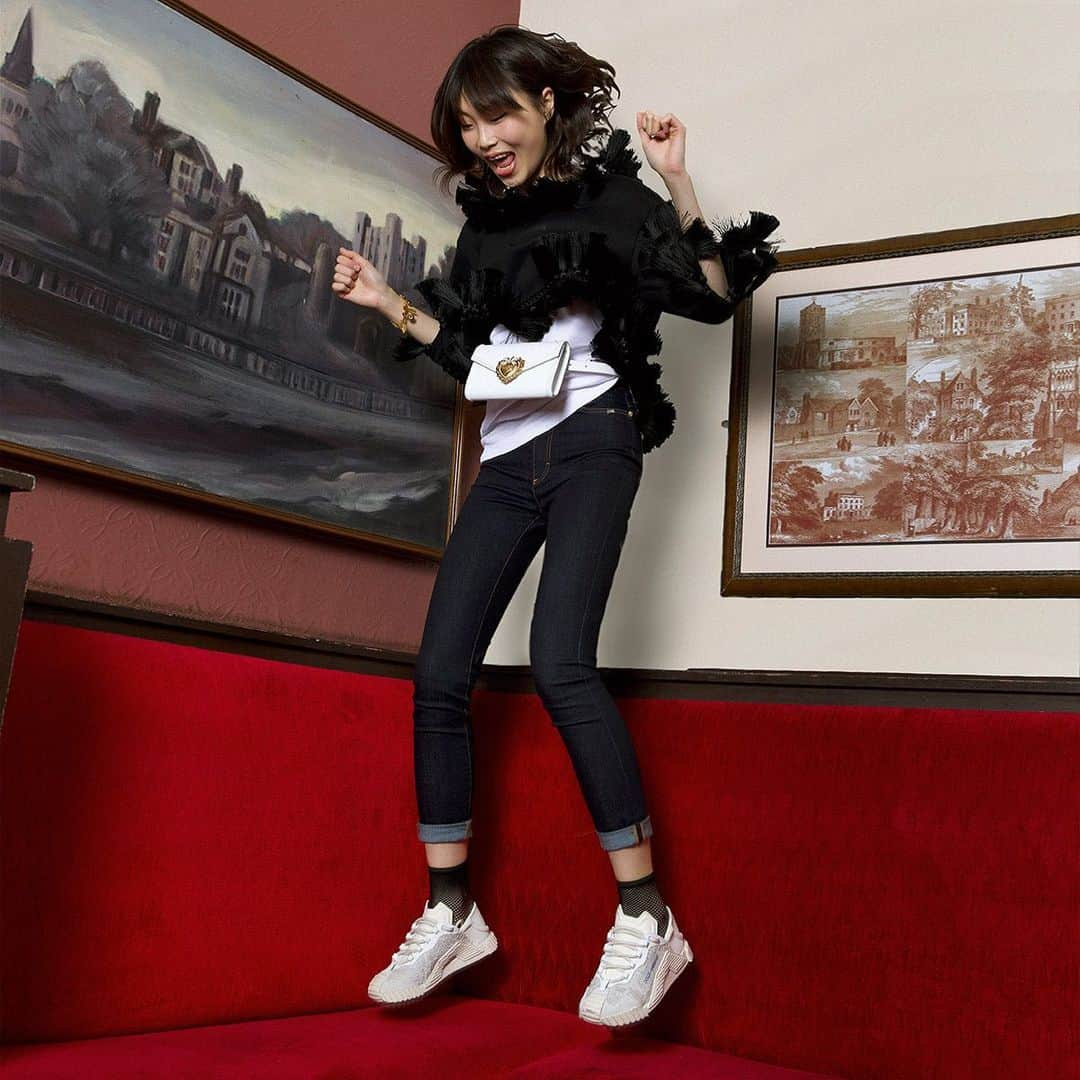 ドルチェ&ガッバーナさんのインスタグラム写真 - (ドルチェ&ガッバーナInstagram)「⁣Sujin wears the iconic #DGNS1 sneakers with lace fabrics which are paired with a white #DGDevotionBag. ⠀ Shop now at the link in bio.⠀ ⠀ #FollowYourGroove #DolceGabbana ⠀」7月25日 0時56分 - dolcegabbana