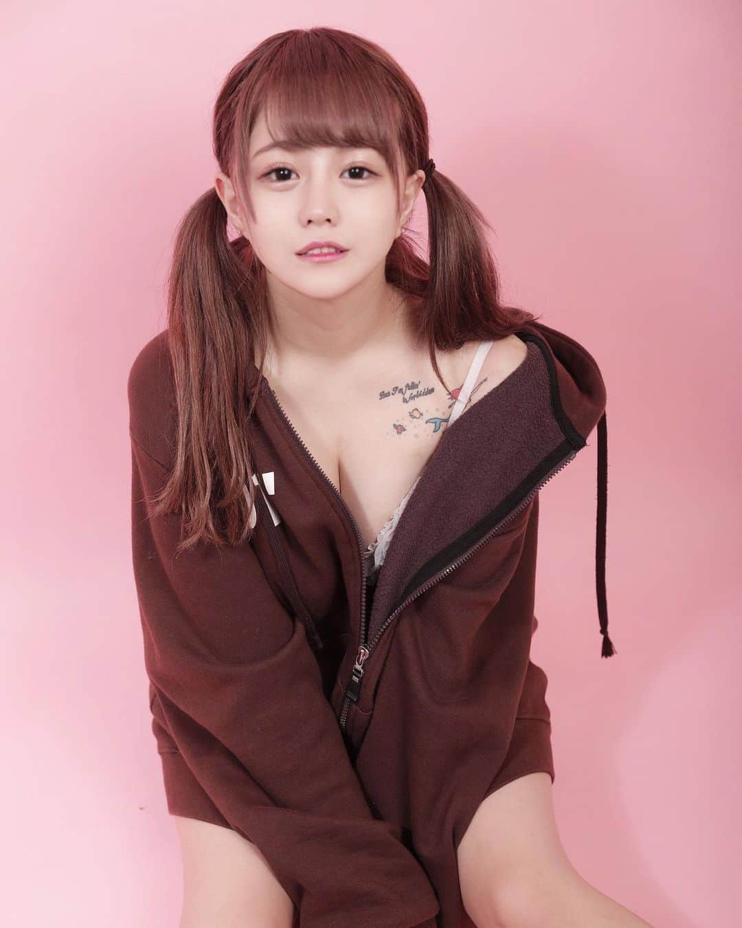 朽木若菜のインスタグラム：「1st写真集 TIPE-C🙊💓💓」