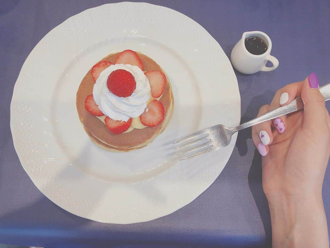 瀧山あかねさんのインスタグラム写真 - (瀧山あかねInstagram)「パンケーキを久しぶりに食べました🥞﻿ ﻿ なんて幸せな気持ち。。。❤️﻿ ﻿ ﻿」7月24日 16時01分 - takiyama_akane