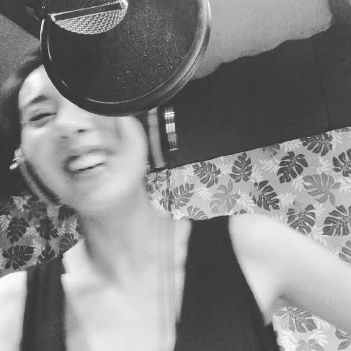 LOVEのインスタグラム：「今日は今日でREC day  どうしても家デモは遠慮して歌ってるから、スタジオで歌ってみて自分でビックリするときがある。  地声シャウトとか。  笑  #ボーカリストのみなさん #おうちって大変だよね #スタジオ最高だわね」