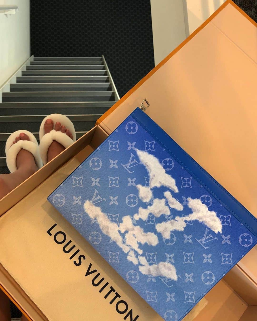 星あやさんのインスタグラム写真 - (星あやInstagram)「☁️#monogramclouds LV FW 2020 @louisvuitton #TOKYO」7月24日 16時30分 - ayastella_