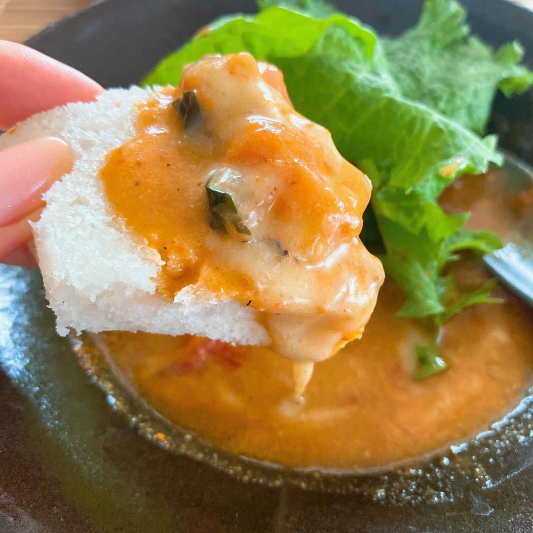 園山真希絵のインスタグラム：「I used to be very fat.However, once I lose weight, I don't gain weight even if I eat or drink a lot. One of the reasons is that It's because I enjoy eating and cooking.  昔はものすごく太ってた私が、痩せてから、沢山食べて飲んでも太らず健康体の理由の一つは、「食べることや料理を楽しんでる」から。  #美容と健康 と人生を楽しむため #神楽坂野菜計画  #無農薬野菜  #無農薬米  #日の出町 （東京の奥です） #リバウンドなし  #curry  #glutenfree  #グルテンフリー  #グルテンフリーカレー  #さらさら美食カレー #ひよこ豆  #甘利香辛食品  #麻婆豆腐  #サニーサイドアップ 大好きです #ココナッツバター  #アビオス  #abios  #食べても太らない  #そのや米  #発芽酵素玄米  #ケール  #米粉パン  #美味しく食べながらダイエット  #美味しく食べながら健康美  #食べても太らない秘訣 は、楽しむこと #ハナビューティークリニック （なぜか投稿が消えました） #美容鍼  #ゆう鍼灸院 中目黒（写真が貼り付けられませんでした） #stayhome」