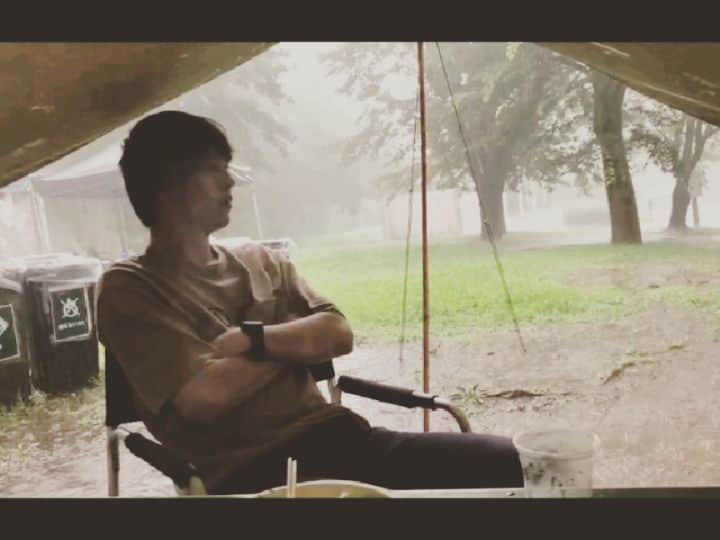ダステル・ボックスのインスタグラム：「ぼいんぼとバーベキューしてたらゲリラ豪雨に襲われたのでアルコールティッシュで てるてる坊主を作った」
