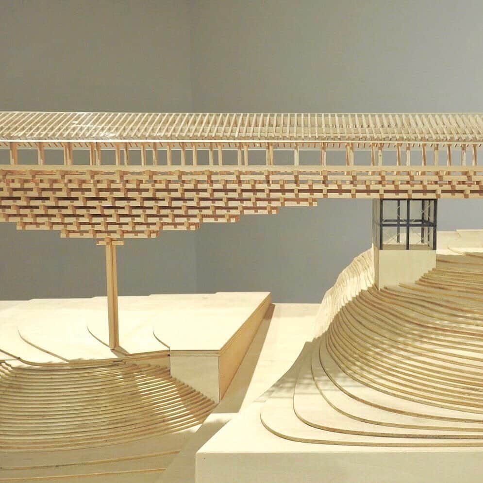 Warehouse TERRADA 寺田倉庫のインスタグラム：「隠れ家ミュージアム。   建築倉庫ミュージアムはテーマごとの企画展が好評ですが、もうひとつ人気の場所があるのです。  「模型保管庫」と呼ばれるその場所は、名前の通り、当社でお預かりしている建築模型が実際に保管されている倉庫空間です。  有名な施設の模型はもちろん、実際には建築に至らなかったプロジェクトの模型まで幅広く保管・展示。  企画展の来場者だけを特別にご案内しています。   見学希望の方はご予約時に「倉庫見学付きのチケット」を選択してください。  詳しくはこちらから→@archi_depot  （現在の企画展は8月23日まで）  画像1枚目: 梼原木橋ミュージアム／隈研吾建築都市設計事務所 画像2枚目: モリウミアス／西田司＋一色ヒロタカ＋勝邦義＋岩崎修 : オンデザイン 画像3枚目: 模型保管庫内観」