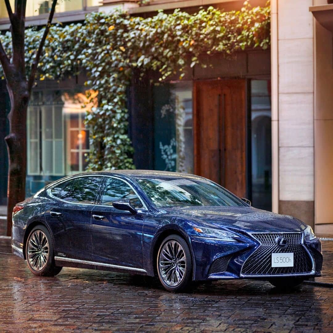 Lexus UKさんのインスタグラム写真 - (Lexus UKInstagram)「Exudes luxury. #LexusLS  #Design #CarDesign #Automotive #Lexus #LuxuryTravel #Luxury #Carsofinstagram」7月24日 17時00分 - lexusuk