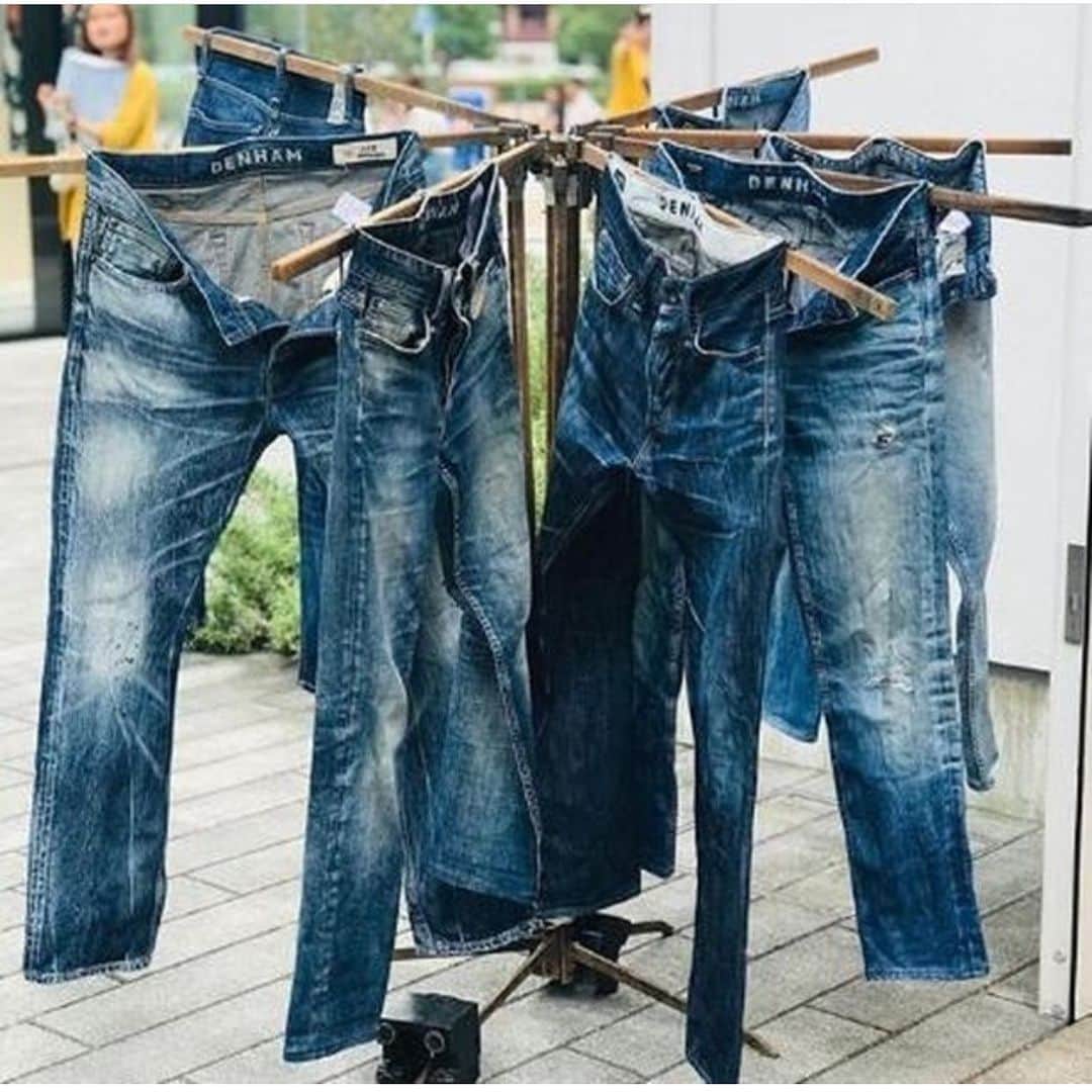 デンハムさんのインスタグラム写真 - (デンハムInstagram)「“Fade Friday” DENHAM style. 💙 blue jeans #fadefriday #denim #jeans #bluejeans #selvedgedenim #denham #jasondenham #denhamthejeanmaker #thetruthisinthedetails」7月24日 17時02分 - denhamthejeanmaker