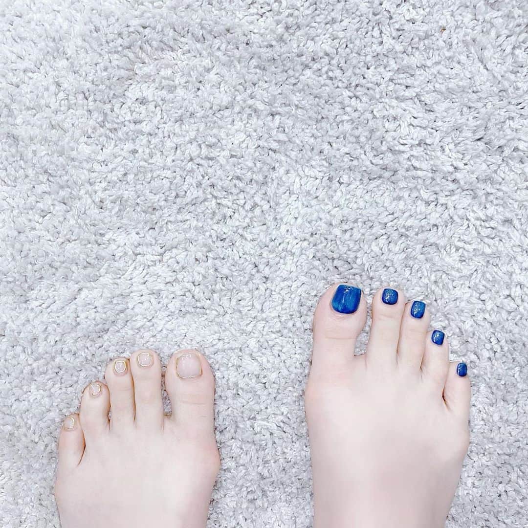 なかやまちえこのインスタグラム：「my foot nails. asymmetry✨⠀ #nail #nails #nailart #ネイル #美甲 #ネイルアート  #japanesenailart #manucure #japanesenails #manicurist #gelnails #أظافر #네일아트 #미용 #vẽmóng #footnails #フットネイル #ペディキュア #pedicure #アシメネイル #アシンメトリーネイル #asymmetry @kimagure_cat_whim @pregelofficial @nail_premall @joyartofficial」