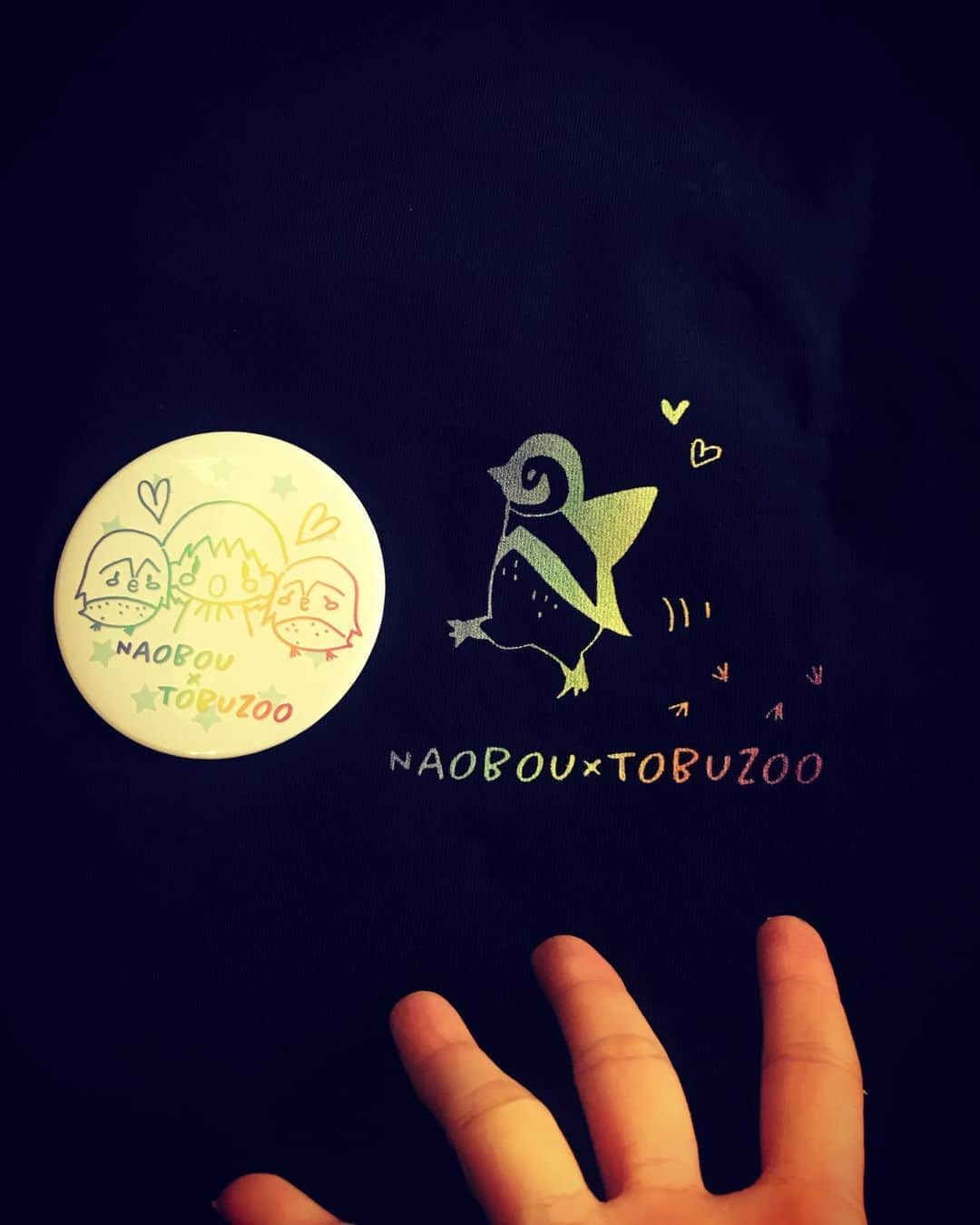 東山奈央さんのインスタグラム写真 - (東山奈央Instagram)「私が描いたペンギンイラストがＴシャツと缶バッジになりました😉  こちらの売り上げは、ペンギンちゃんたちの餌代になりますっ🐧💕  東武動物公園さんのオンラインショップで販売中！ 締め切りはあと１週間なので、お早めにっ🌟」7月24日 17時34分 - naobou_official