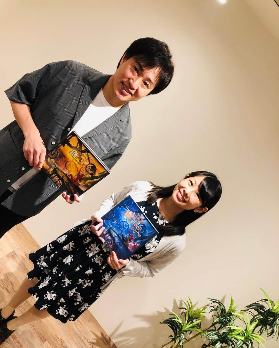 あつひろさんのインスタグラム写真 - (あつひろInstagram)「朗読ライブ『コラボ de 語るシス』 ご来場&オンライン参加ありがとうございます！！ やっぱライブはイイですね🎤😄✨ 来場者限定プレゼントは「生書道」&「チャーム」をお渡ししました🎁  今後も朗読ライブやっていきますので あつひろとコラボしたい！という方、募集しています。ご連絡くださいね♪  #cocodetea #温泉紅茶 #大塚駅 #朗読ライブ #コラボde語るシス #あつひろ #声優 #ナレーター #吉本興業 #ひらのあさ  #葉っぱのフレディ #レオバスカーリア #野ばら #小川未明 #チックタック約束の時計台 #にしのあきひろ #西野亮廣 #キングコング #絵本」7月24日 17時43分 - atsuhiro0613