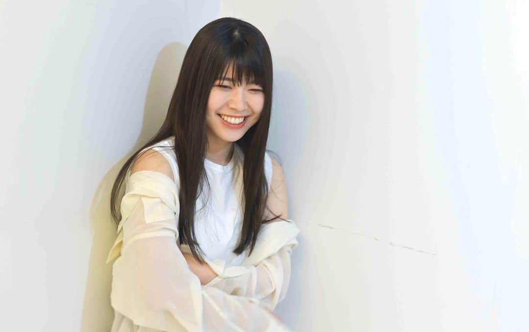 のインスタグラム：「@mimimon06  ヘアメイクです🎶  暗髪カラーに#リトルサイエンティスト  のトリートメントで 補修してツヤ髪に。  湿気多くて、広がりやすくても なんとかなります。 お問い合わせください🎶  #ロングヘア#ヘア#ツヤ髪#暗髪 #トリートメント#リケアルノフ#リトル#髪質改善#ヘアメイク#美容室#ストレート#ストレートヘア」