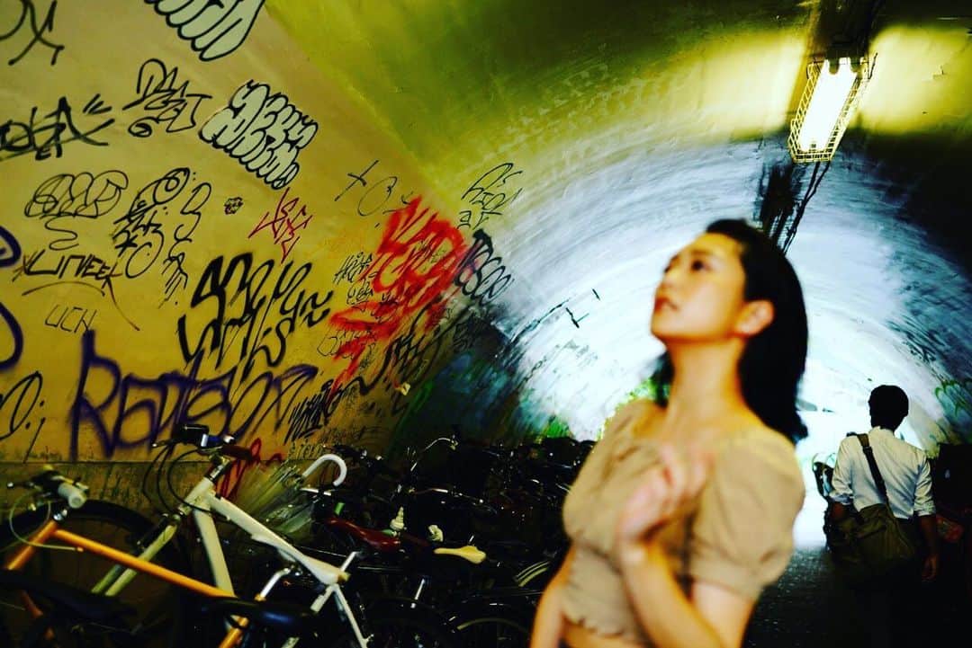 のインスタグラム：「それはそうとうちの近所のスーパー粋だなああ🏮👘🎆  #portraitphotography #ポートレート #渋谷 #portrait #actress #instalike #photo #tokyo #followme #instapic  #wallart」