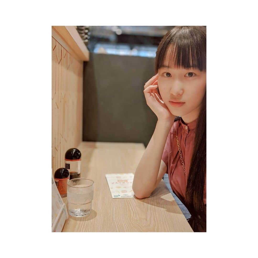 山下森羅さんのインスタグラム写真 - (山下森羅Instagram)「今日は前髪のカットとトリートメントに行ってきました( ´ ▽ ` )ﾉ  つやつやで、サラサラになっててびっくり😳‼️ その後、たこ焼き屋さんでたこ焼き食べました😋🍴💕 美味しかったです！  #前髪カット #美容院 #トリートメント #ヘアアレンジ #ヘアカット #中学2年生 #中学生 #jc #jc2 #ヘアスタイル #GU #たこ焼き #美味しい #マチトム #スターダスト #jouer #hairstyle #ストレートヘア #ヘアサロン」7月24日 17時38分 - shiira_yamashita0922