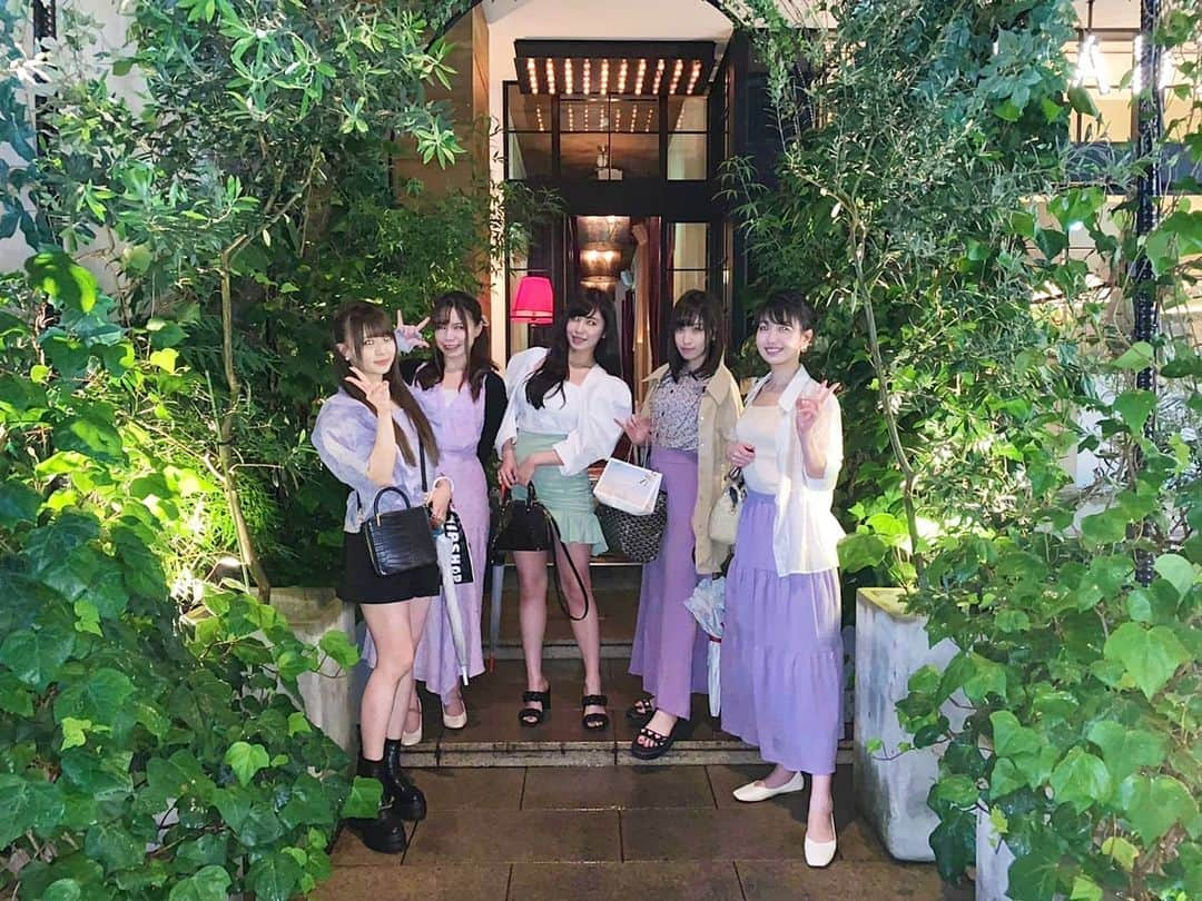 小田桐奈々さんのインスタグラム写真 - (小田桐奈々Instagram)「ドレスコードはパープル💜 うちらやることが可愛いな、、、？ * #madisonnewyorkkitchen お料理めっっっっちゃくちゃ美味しかったです。おぬぬめ。 * #山口みらん #木月沙織 #舞花 #関根ささら #小田桐奈々 #紫コーデ」7月24日 17時41分 - odagirinana