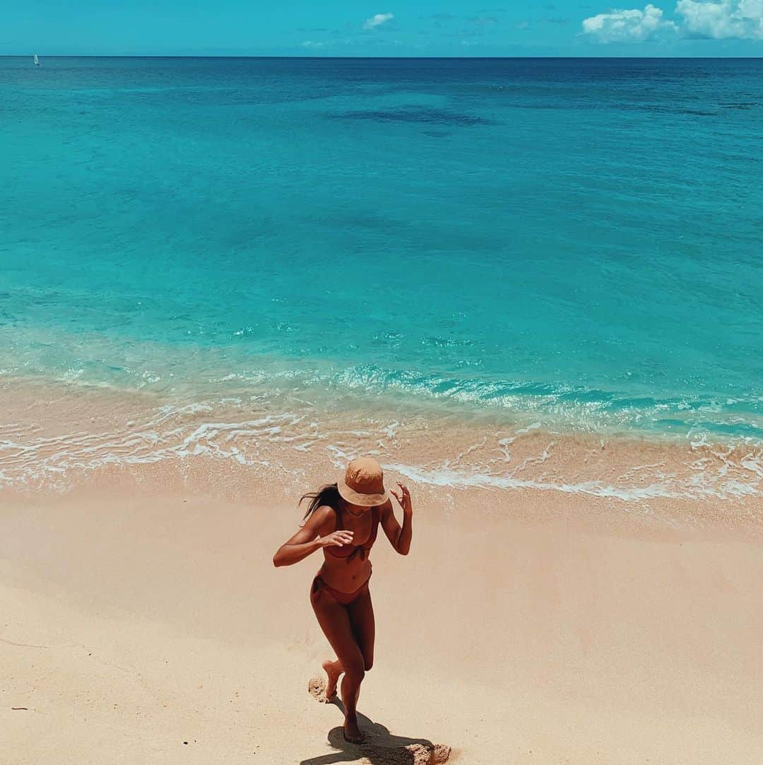 マリア・マーフィーのインスタグラム：「Mid day dips ❤️ @issademar」