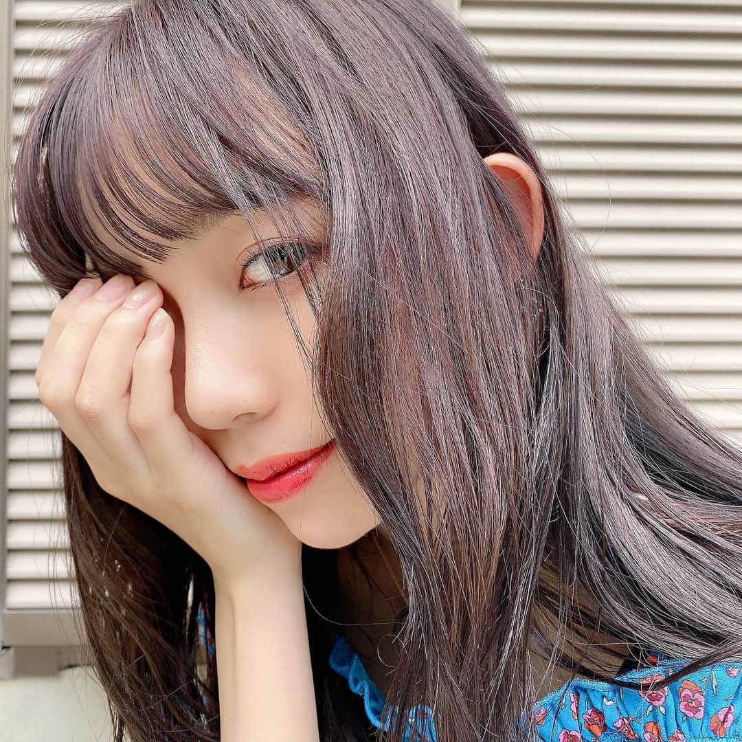 野島樺乃のインスタグラム：「素敵にしていただきました . new hair colour ✧̣̥̇ #暗髪カラー #暗髪 #ヘアカラー #パープルカラー #地毛風カラー #グレーカラー #グレージュ #パープルグレー #黒髪 #黒髪ロング  @violetmurase」