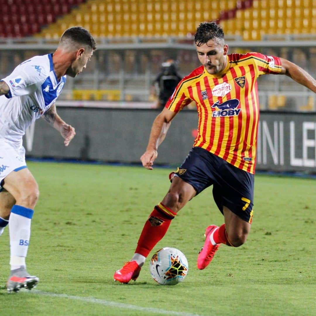 ジュリオ・ドナーティのインスタグラム：「Avanti così!💪🏼⚽️💥 #forzalecce #seriea #tuttiinsieme #nevergiveup #leccebrescia」