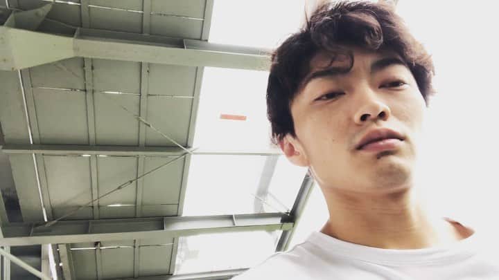 のインスタグラム：「本日もYouTubeにて配信しております😆  東京五輪を目前にしながら、日々の練習に取り組む姿をほぼ毎日発信。  【ほぼ毎日　亀山耕平の練習日記】  異常こそ正常🔥  #体操　#スポーツ　#メンタル　#スポーツメンタル　#亀山耕平　#あん馬」