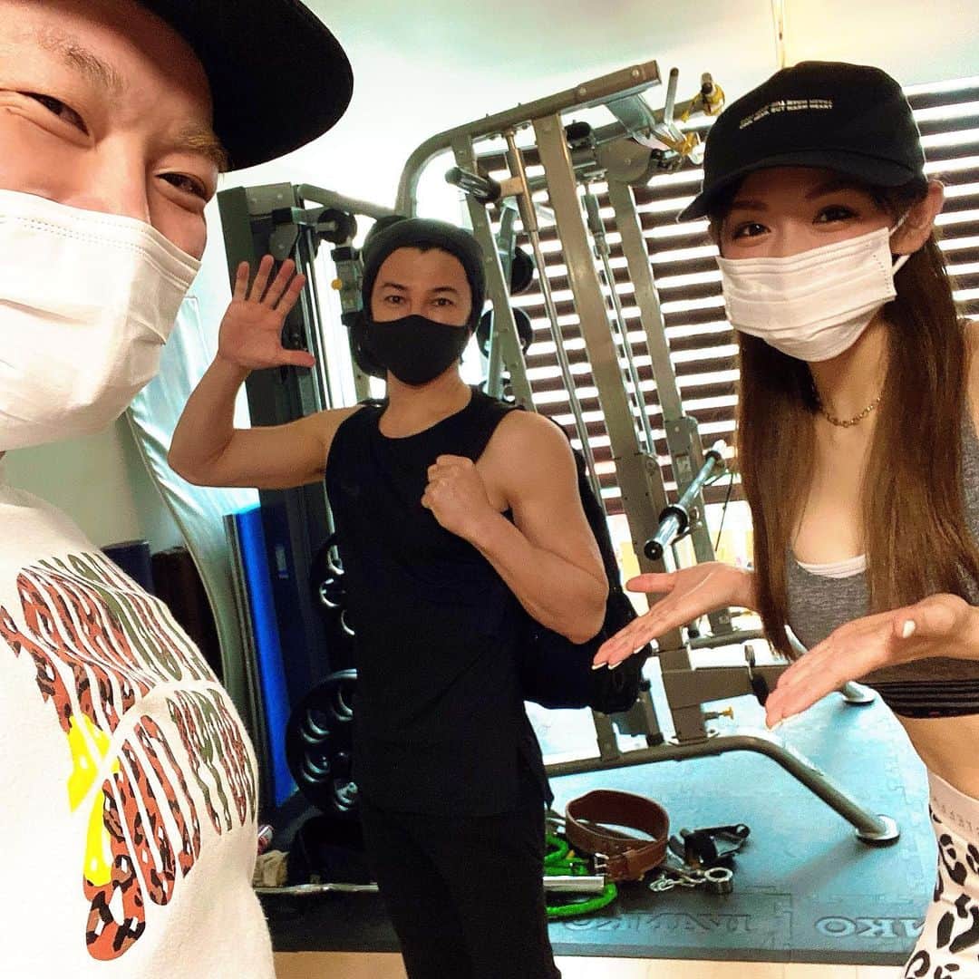 のインスタグラム：「めちゃくちゃ久しぶりにトレーニングしました🏋🏼‍♀️🙌 ビーストさん　@beast.murayama のYouTubeの撮影もしてきましたよ📹  北海道会で面識のあった武田真治さん @shinji.takeda にも、入れ違いでお会いできて感激でした😆✨✨かっこよかったです✨✨  #パーソナルトレーニング　#パーソナルトレーナー　#トレーニング　#ジム　#ボディメイク　#ダイエット　#personaltrainer #personaltraining #gym #bodymake #diet」