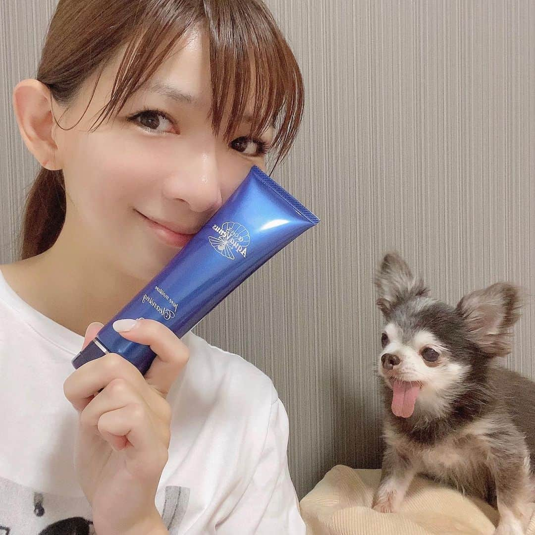 中谷あすみさんのインスタグラム写真 - (中谷あすみInstagram)「家の中どこでもついてくるココア🐶  沖縄海洋深層水の力をまっすぐ届けるスキンケア @dr.recella.official のクレンジングを使ってみました。 100%ナチュラル成分にこだわっているスキンケアだからお肌に優しい。 優しいけど汚れはしっかり落としてくれてクレンジング後のお肌もつるつるで良い感じでした◎  #ドクターリセラ#リセラ#無添加 #DrRecella#エステティック#recella#深海美妍#DrRecella#αGri-X#pr」7月24日 18時02分 - asumi_naa