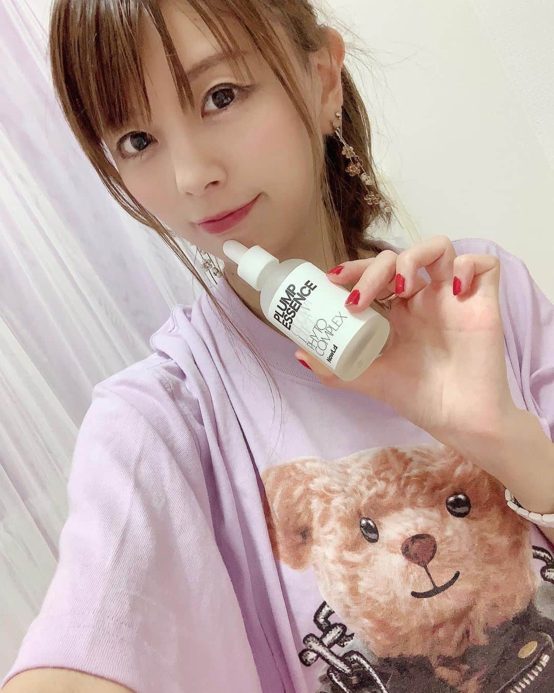 satomiさんのインスタグラム写真 - (satomiInstagram)「🧸@nowldbeauty / プランプエッセンス🧸 ・ 雑誌やWebメディアでも取り上げらる人気の NowLd (ノルド)の美容液だよ❤️ ・ 少しとろみのあるテクスチャーなので乾燥対策にも⭕️‼️ .  『 𝗡𝗢 𝗠𝗢𝗥𝗘 𝗙𝗢𝗨𝗡𝗗𝗔𝗧𝗜𝗢𝗡 !! 』﻿ もう、カバーはいらない♡ 私も週2回しかファンデーション 使ってないよ🧸✨✨ ・  #nowld  #nowldbeauty  #プランプエッセンス  #おすすめスキンケア  #美容液  #ノルド #おこもり美容 #さとみの美容記録  #読モ #サロンモデル  #サロモ #ロンティーコーデ  #channel  #美肌  @nowldbeauty」7月24日 18時06分 - saatoomii47