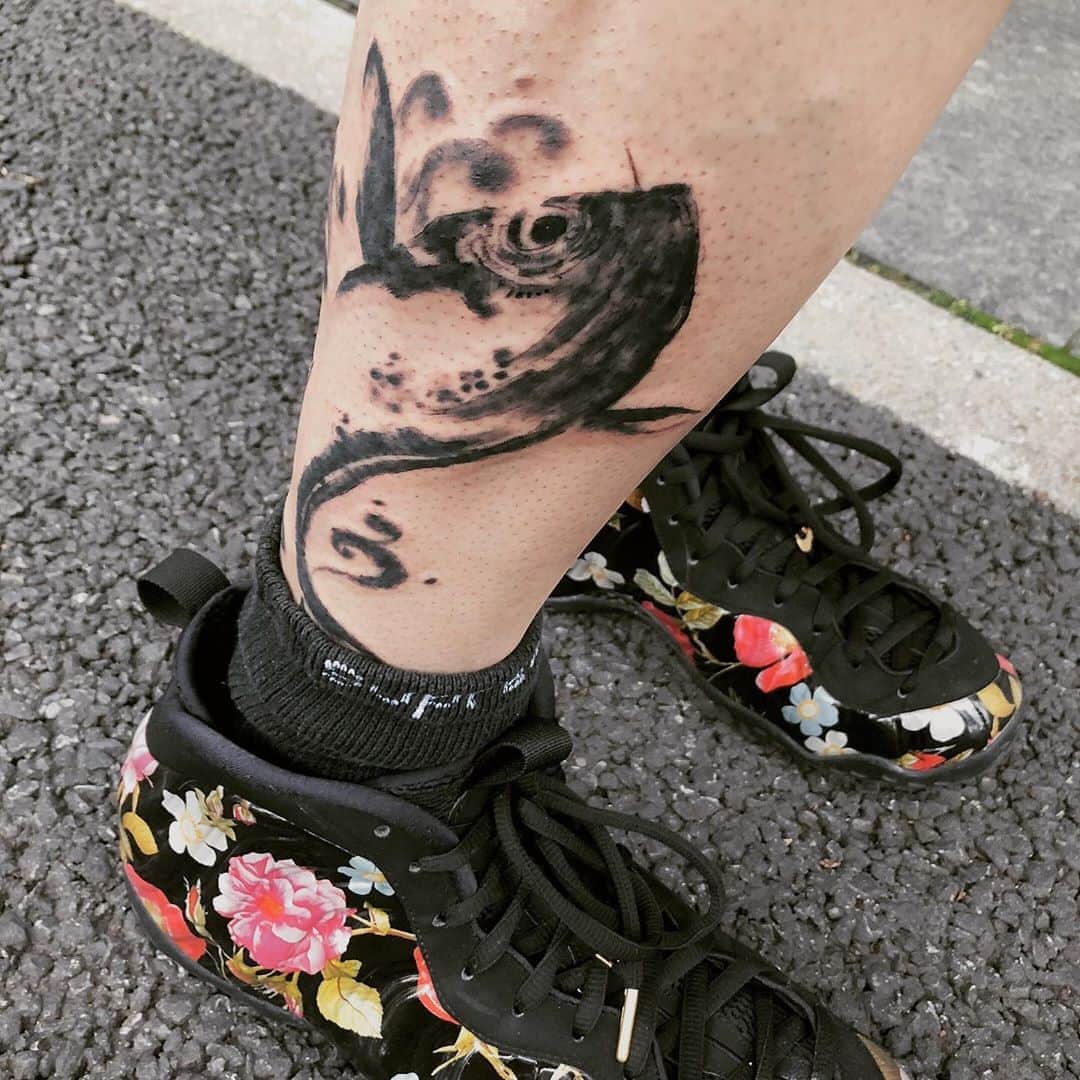 加藤 聖也さんのインスタグラム写真 - (加藤 聖也Instagram)「. New tattoo . いつもありがとうございます🙇🏻‍♂️ tattoo artist ▶︎ @matumotoink ここ何年かずっと元さんにお世話になり彫ってもらってます ☺︎ #tattoo #tattoodesign #ink #art #fashion #ootd #初めて下半身に入れました👀 #毛穴😂」7月24日 18時11分 - se1ya_kato