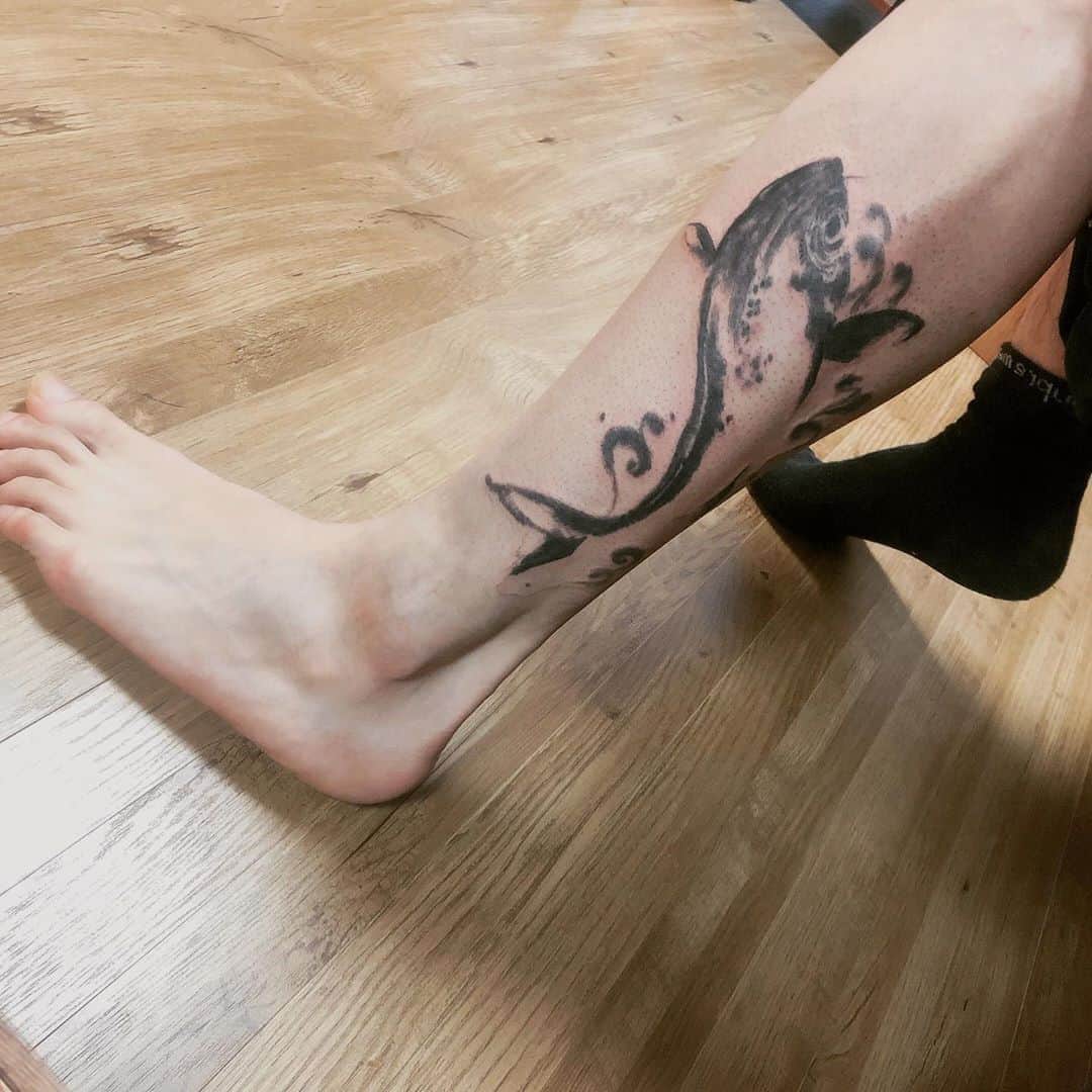 加藤 聖也さんのインスタグラム写真 - (加藤 聖也Instagram)「. New tattoo . いつもありがとうございます🙇🏻‍♂️ tattoo artist ▶︎ @matumotoink ここ何年かずっと元さんにお世話になり彫ってもらってます ☺︎ #tattoo #tattoodesign #ink #art #fashion #ootd #初めて下半身に入れました👀 #毛穴😂」7月24日 18時11分 - se1ya_kato