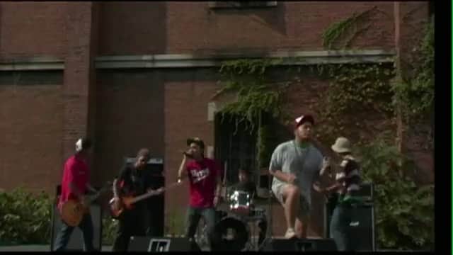 HIPPYのインスタグラム：「この場所が被爆建物だと知らずに 2004年にHIPPY前身のバンドmaegashiraでMV撮影 なんだか雰囲気のいい場所だなくらいのイメージで  【広島陸軍被服支廠】  そこから2020年までの間に ふわっと被爆建物だと知り  ※僕みたいに知らない人も多いはず  ここ2年くらいで この場所のいろんな報道と、 高校の後輩である高垣くんの活動を知り  わからないことは聞いてみたいと思い 現役高校生の彼にお話を聞かせてもらいました その模様を彼の所属する崇徳高校新聞部に取材してもらい光栄です照  この建物が伝えることから生まれる僕たちの想像 ずっとこの場所から伝えていてほしいと心から望むようになりました  高垣くん教えてくれてありがとう  本日7/24（金）深夜26:00〜 広島ホームテレビ ［H♪LINE］にてオンエアー」