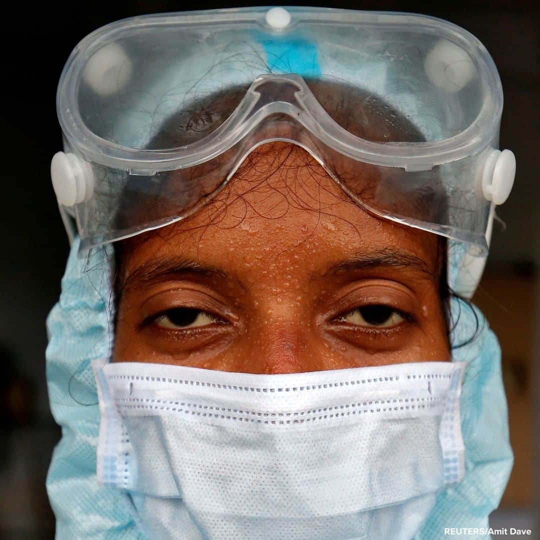 ABC Newsさんのインスタグラム写真 - (ABC NewsInstagram)「FEELING THE HEAT: Beads of sweat run down the forehead of a health care worker wearing protective gear after she took swabs from residents for a rapid antigen test in Ahmedabad, India. #india #coronavirus #healthcare」7月24日 18時22分 - abcnews