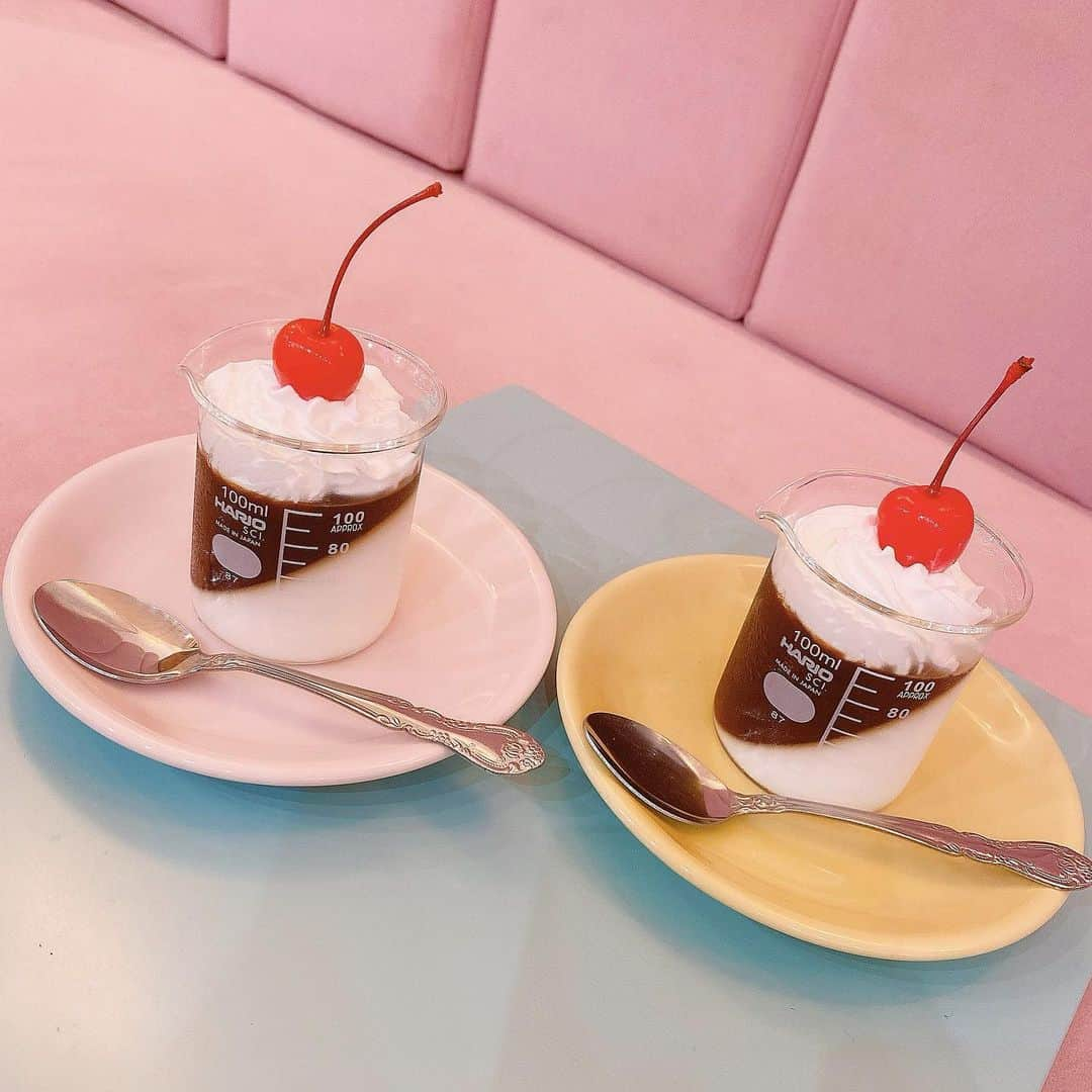 MI-MIさんのインスタグラム写真 - (MI-MIInstagram)「少し前に行ったところ 可愛かった🍨🍒💓  #onthewaycoffeecupcake #下北沢カフェ #下北沢カフェ巡り #東京カフェ #コーヒーゼリー #カフェ好きな人と繋がりたい」7月24日 18時37分 - mii__mi.chan