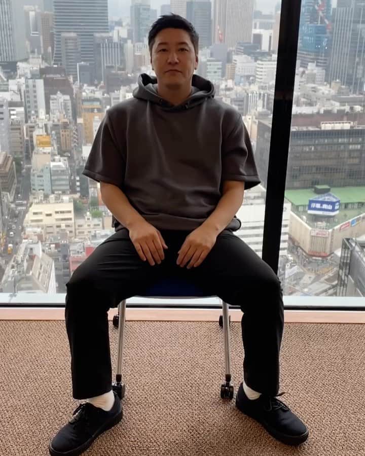 長田庄平のインスタグラム：「🕺Mr.パーカーjr.ダンス選手権🕺 開催‼️  優勝賞金100万円‼️ 特別賞10万円❗️ キッズ賞10万円❗️ ※賞金は前々澤さんのポケットマネー  応募資格は僕のTwitterをフォローして #Mrパーカーjrダンス選手権 #MPJダンス選手権 どちらかの#.をつけて動画をTwitter上で載せるだけ！  エントリー 7月27日から！  詳しくはTwitterを見てーー！！  欲しいならかぶれ！」