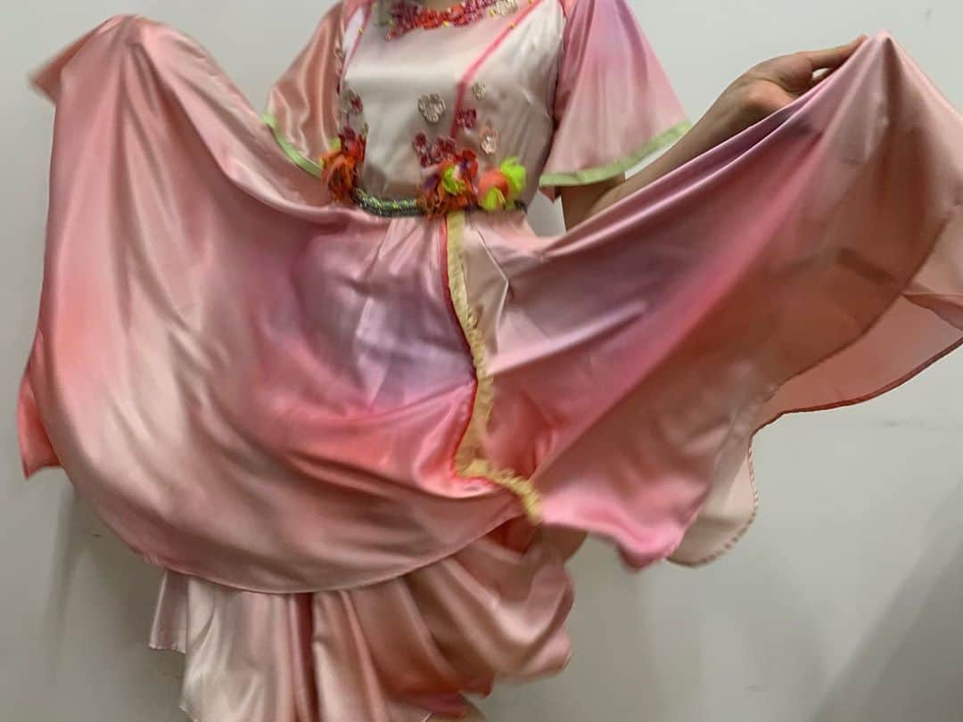 山田野絵さんのインスタグラム写真 - (山田野絵Instagram)「＊ . #シャーベットピンク　衣装の写真始めてインスタに載せますね〜😶 . ポーズのセンスがない。 . . #シャーベットピンク #NGT48」7月24日 18時52分 - noe.1007